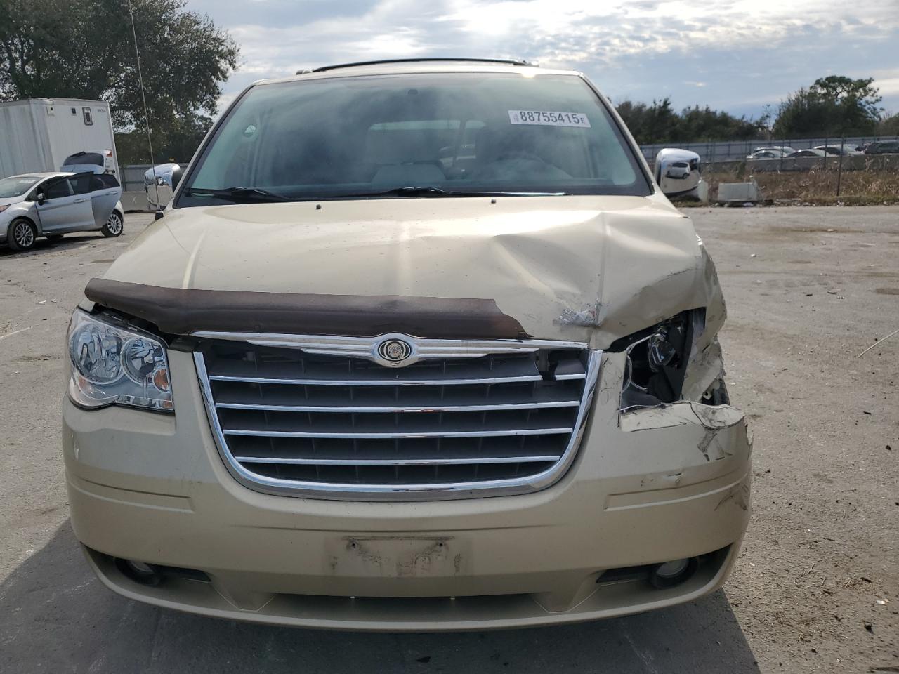 2010 Chrysler Town & Country - Image 5