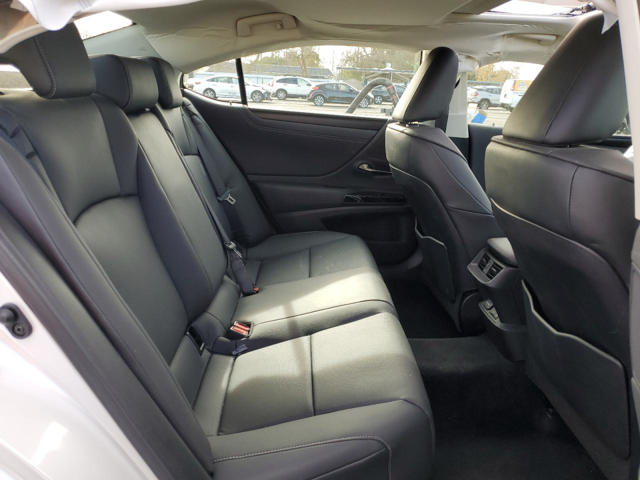 2024 Lexus ES - Image 10