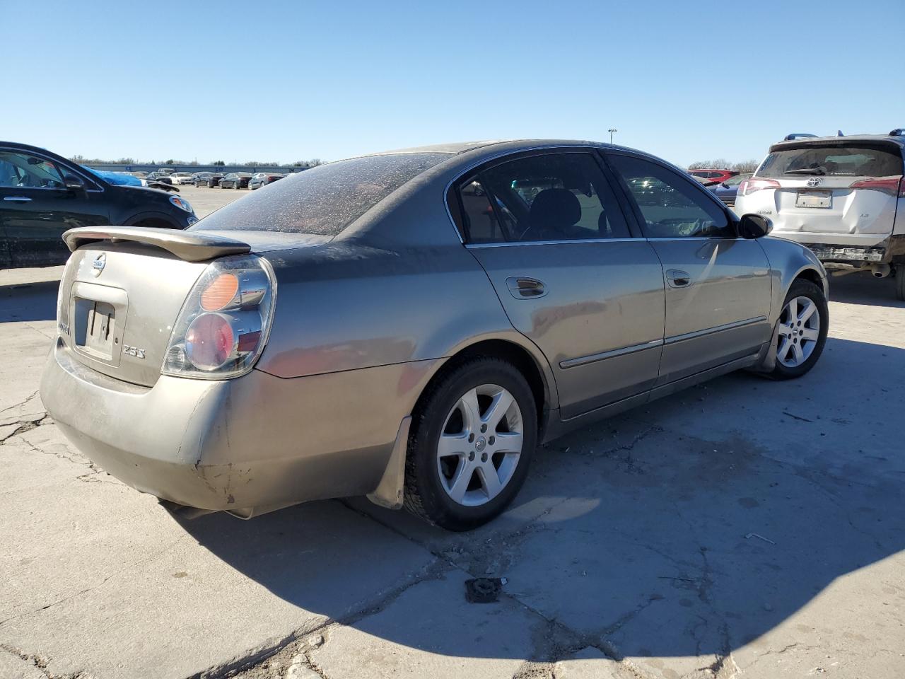 2002 Nissan Altima - Image 3