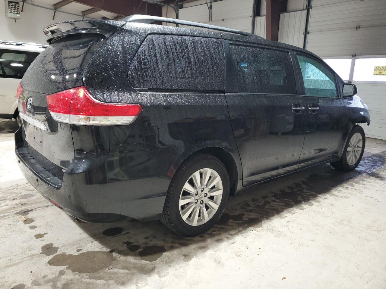 2012 Toyota Sienna - Image 3