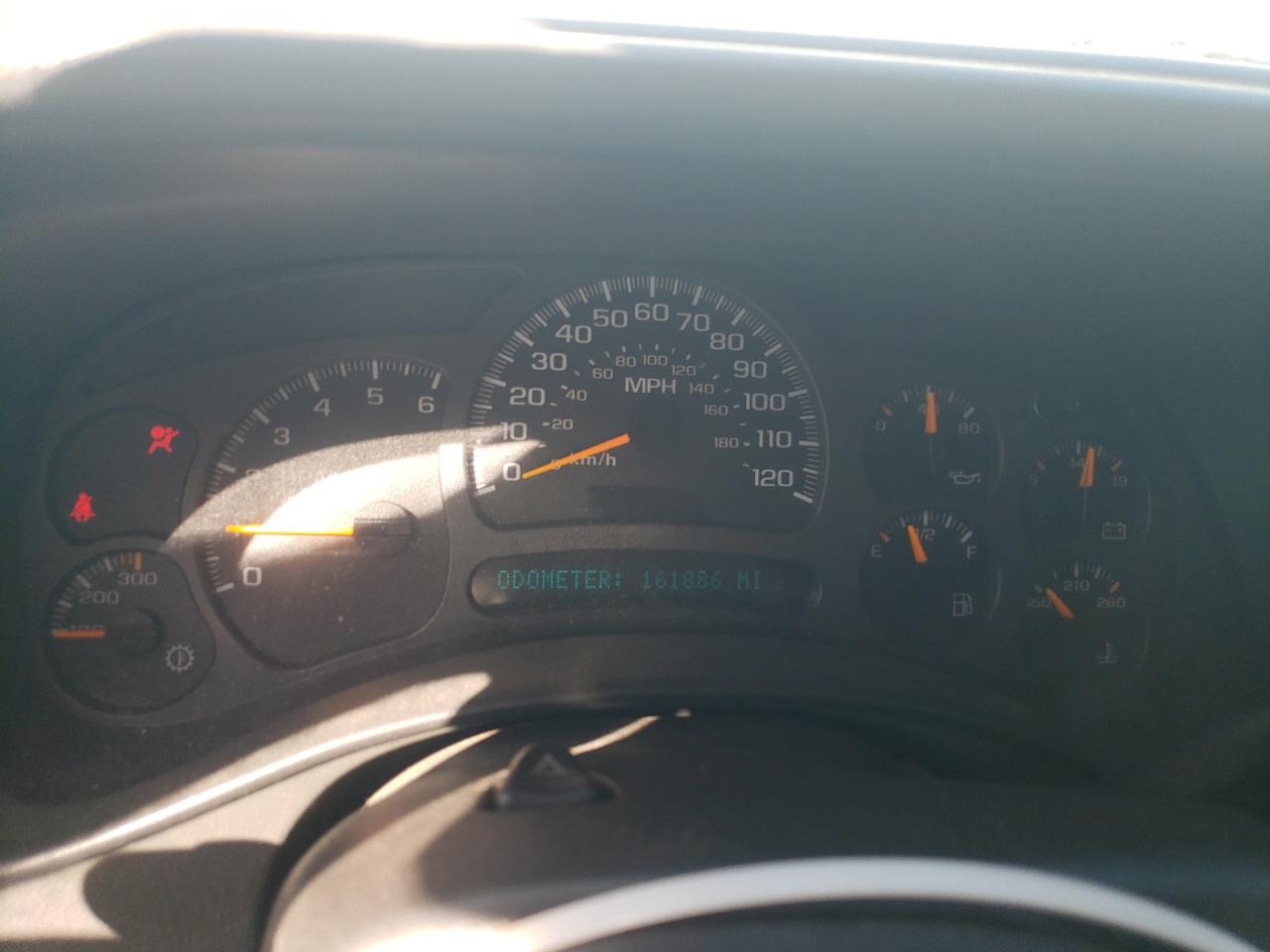 2004 Chevrolet Suburban - Image 9