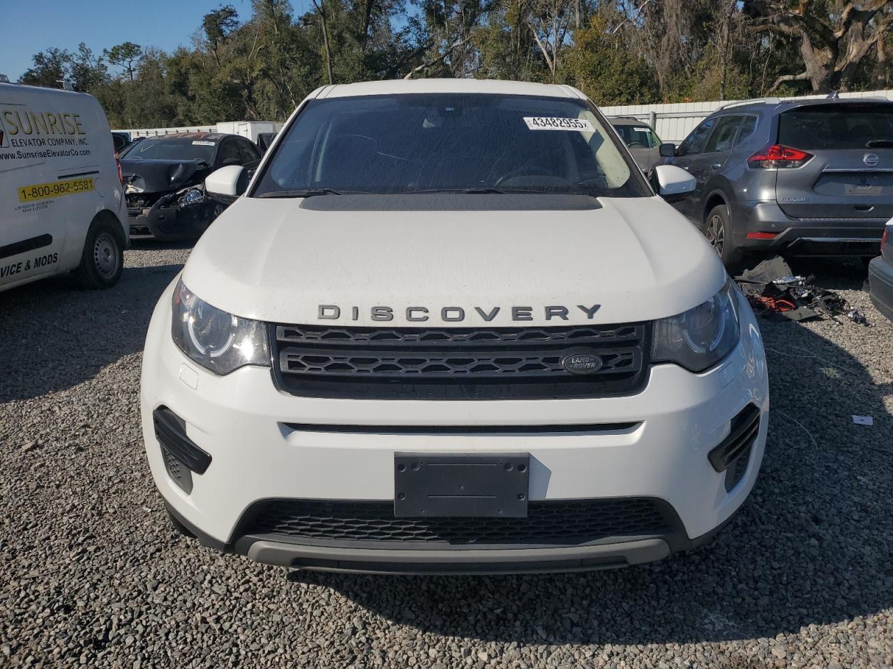 2017 Land Rover Discovery - Image 5