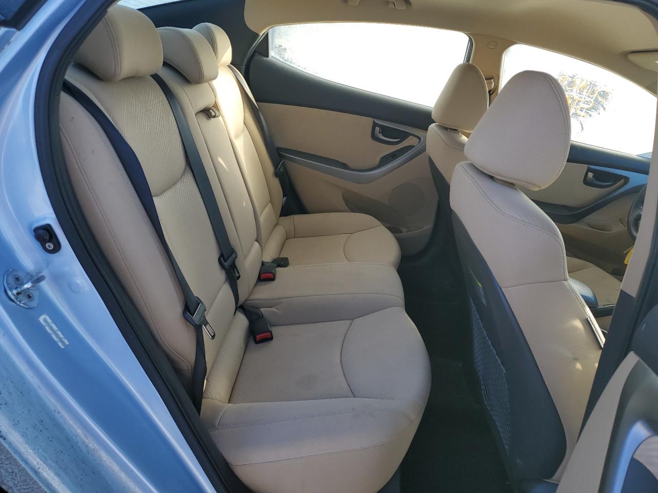 2011 Hyundai Elantra - Image 10