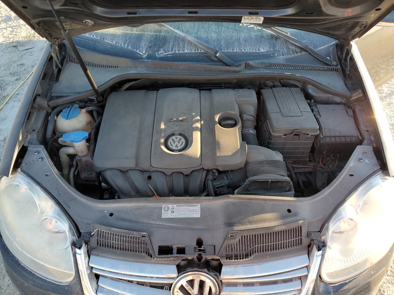 2010 Volkswagen Jetta - Image 11