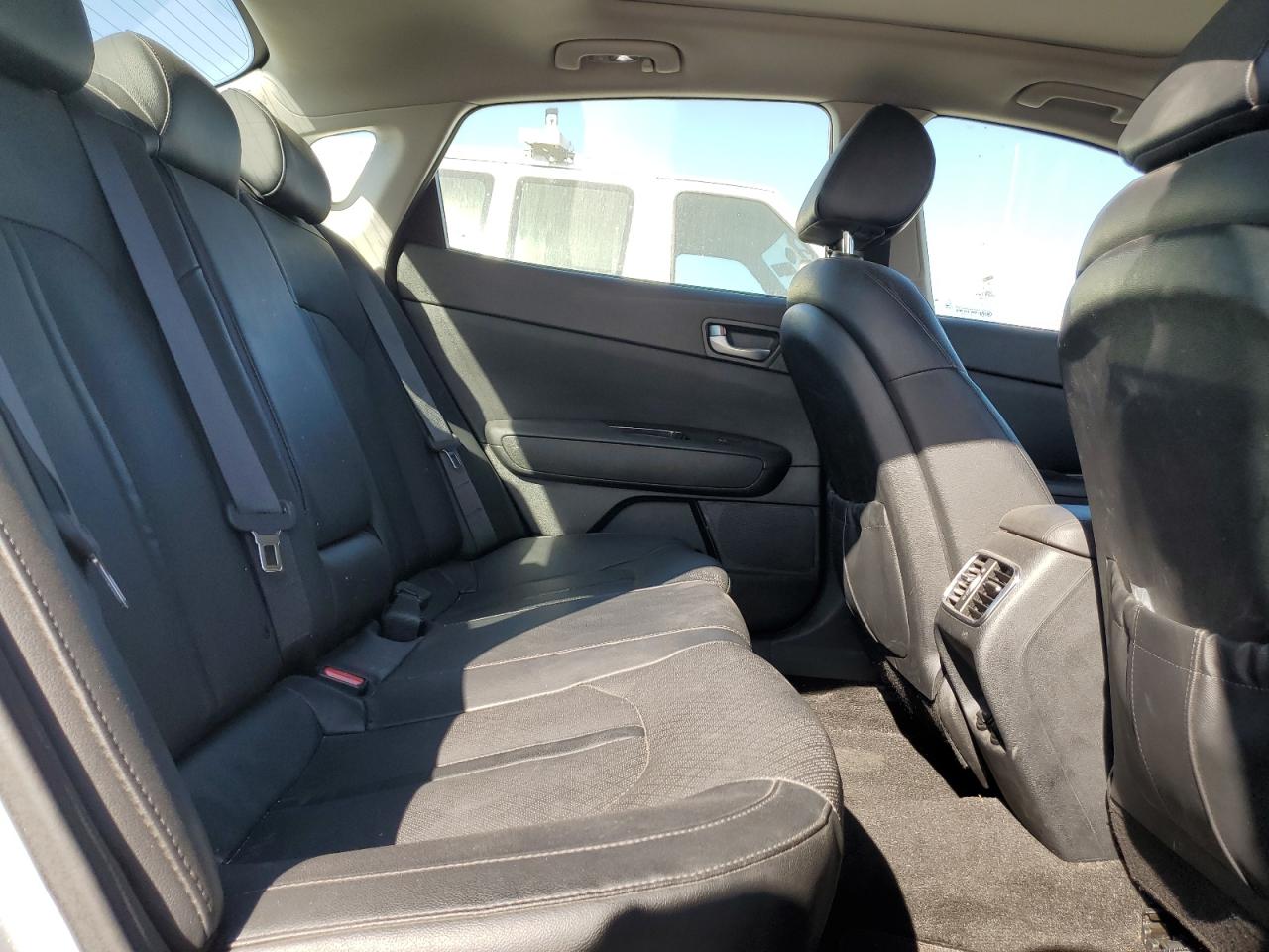 2019 Kia Optima - Image 10