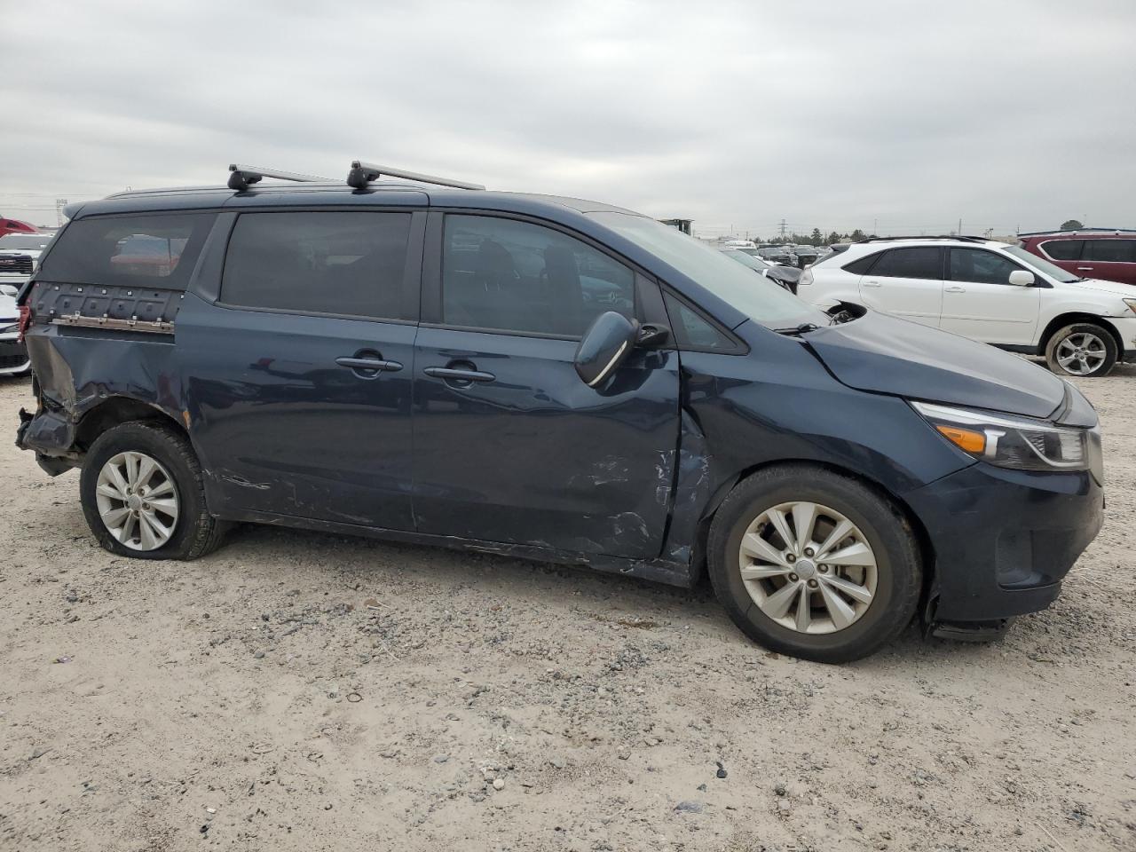 2016 Kia Sedona - Image 4