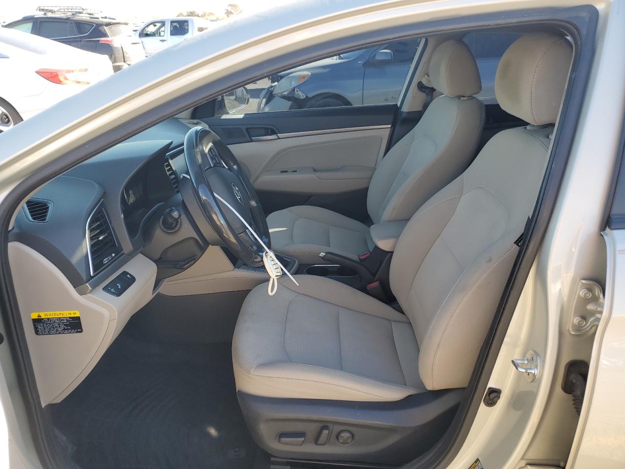 2017 Hyundai Elantra - Image 7