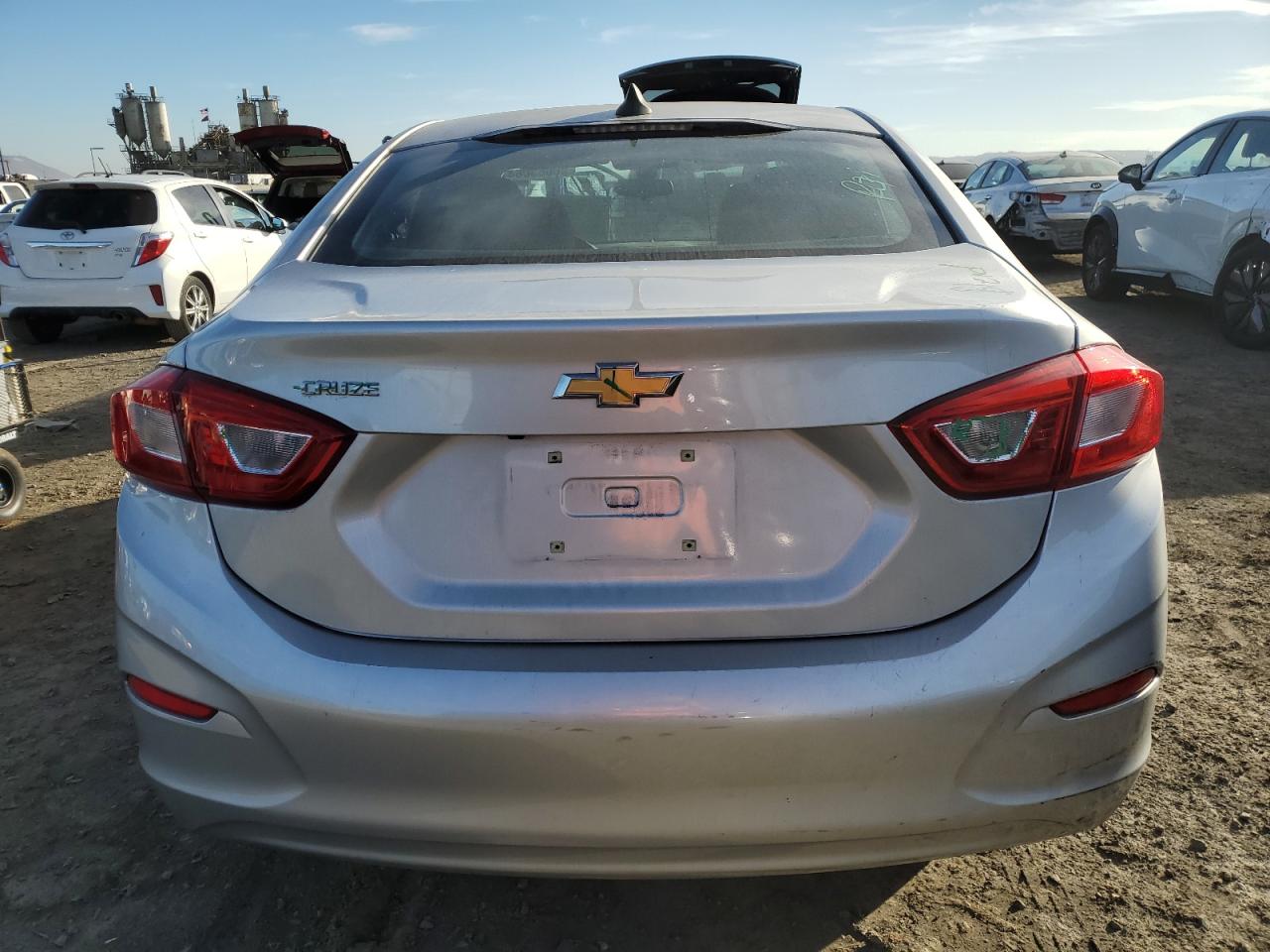 2019 Chevrolet Cruze - Image 6