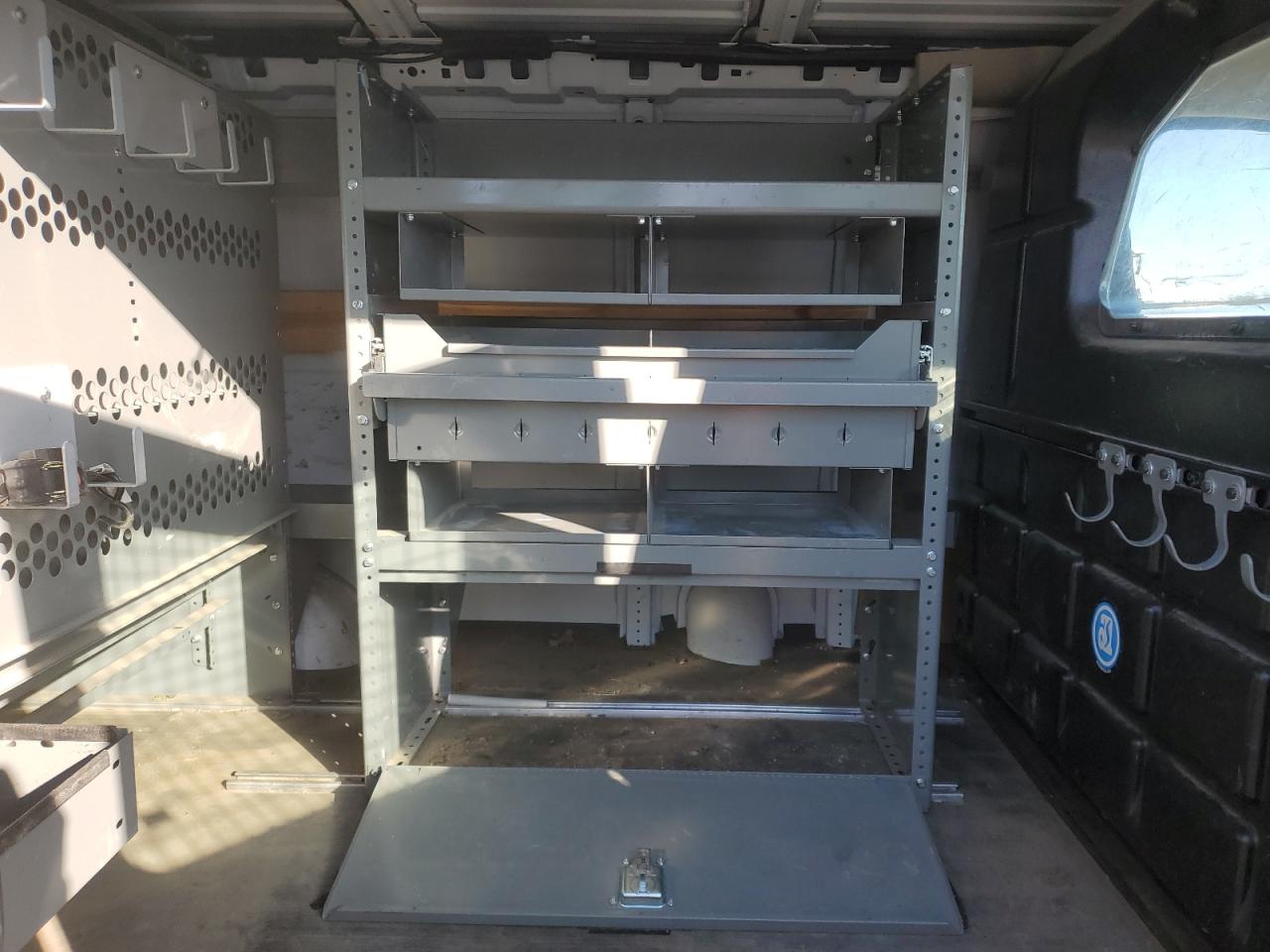 2018 Chevrolet Express G2500 VIN: 1GCWGAFP1J1183498 Lot: 88059405