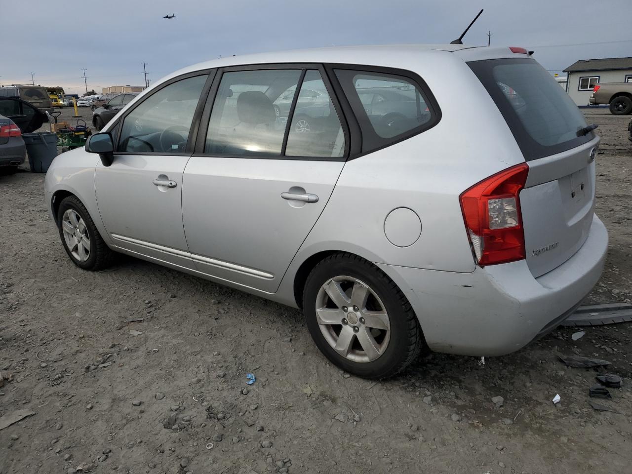 2007 Kia Rondo - Image 2