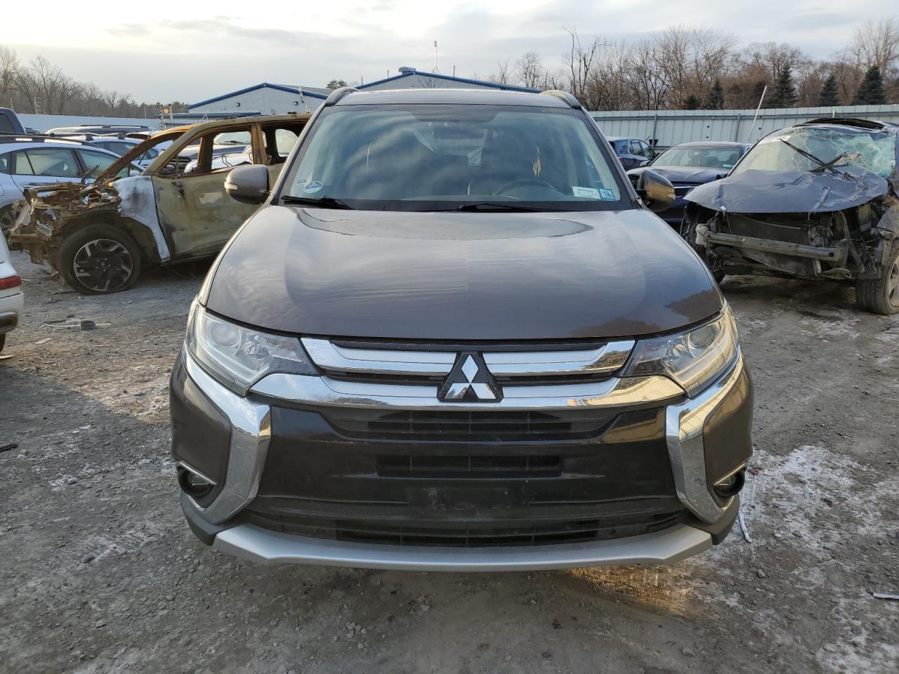 2016 Mitsubishi Outlander - Image 5