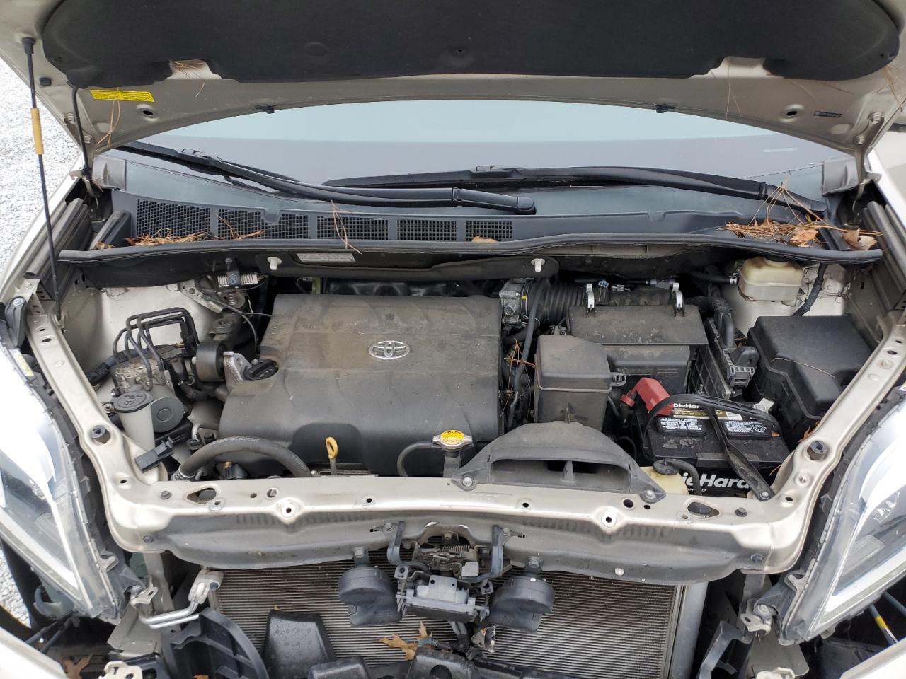 2015 Toyota Sienna - Image 12