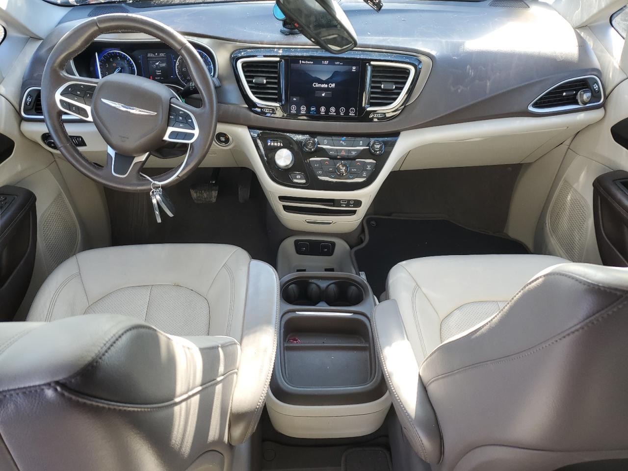 2018 Chrysler Pacifica - Image 8