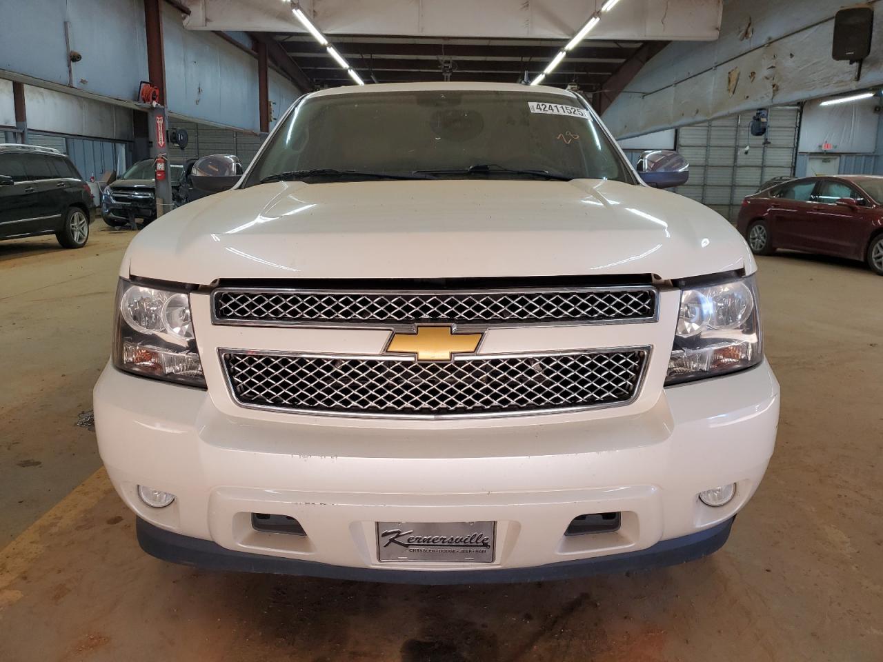 2014 Chevrolet Suburban - Image 5