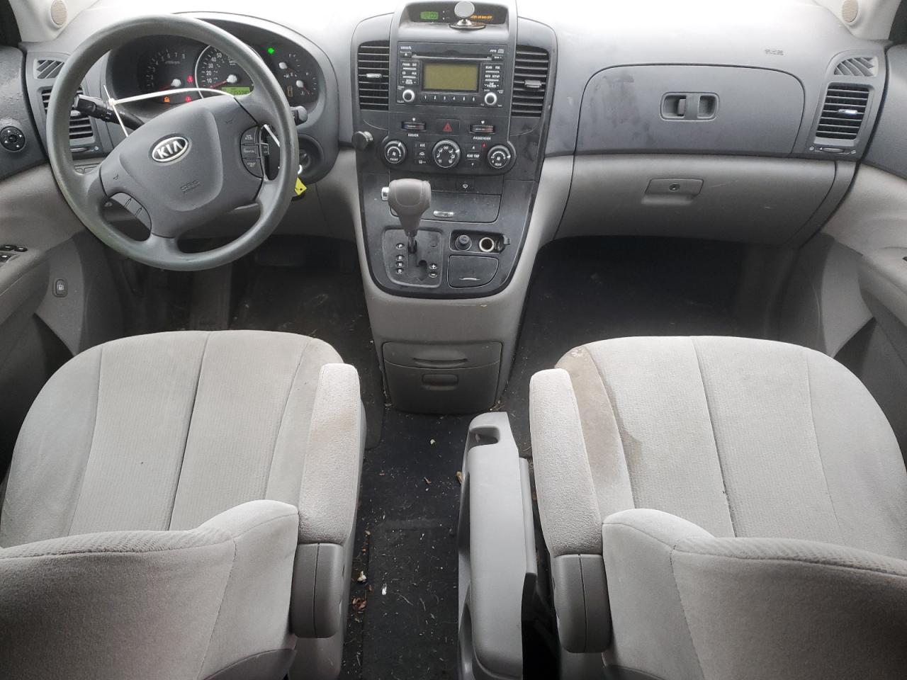 2009 Kia Sedona - Image 8