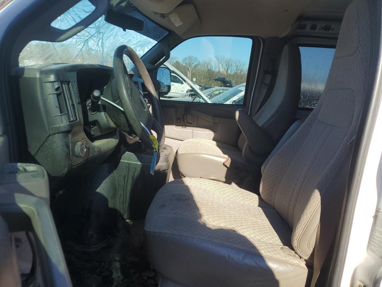 2017 GMC Savana - Image 7