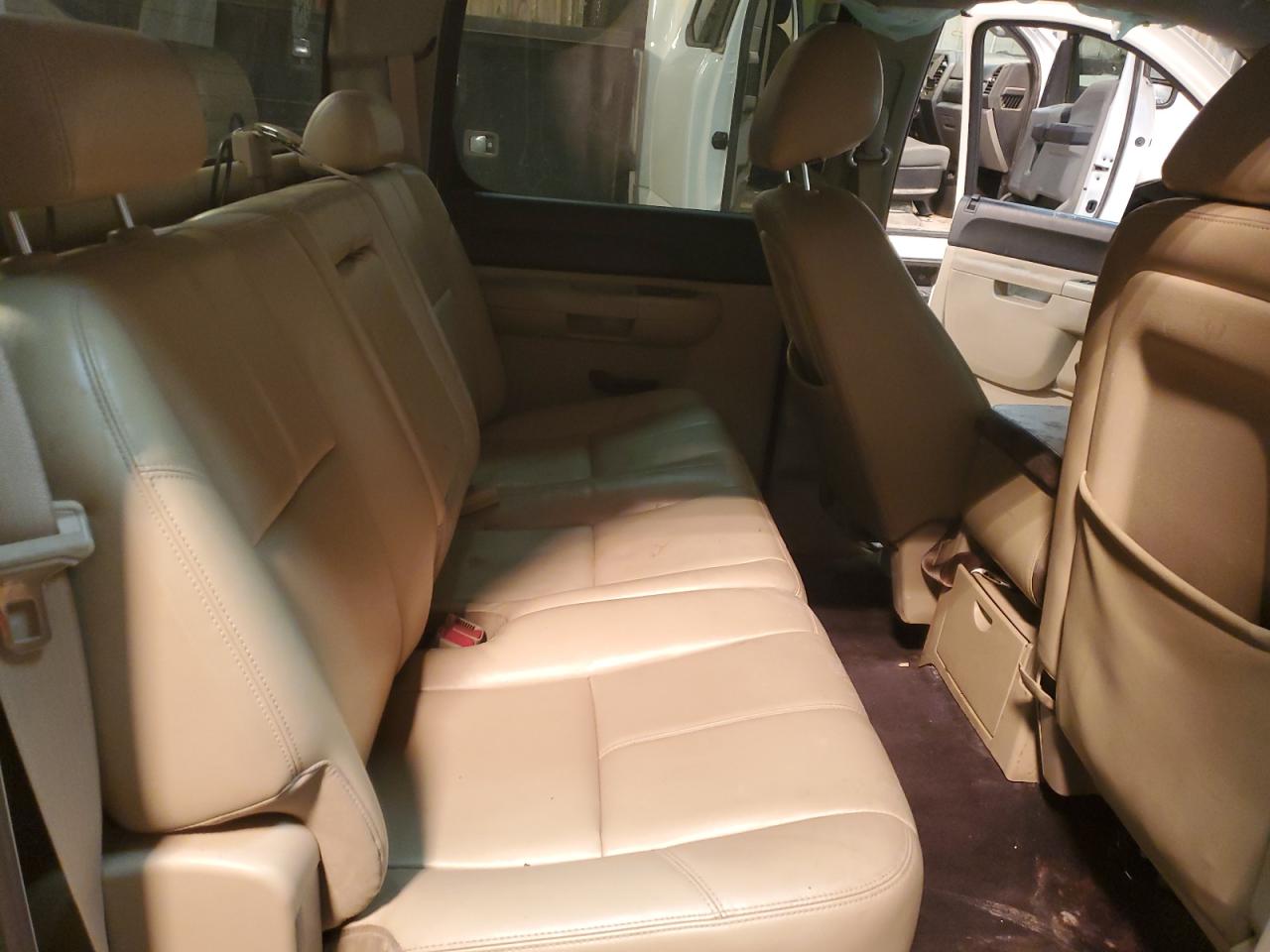 2011 Chevrolet Silverado - Image 11