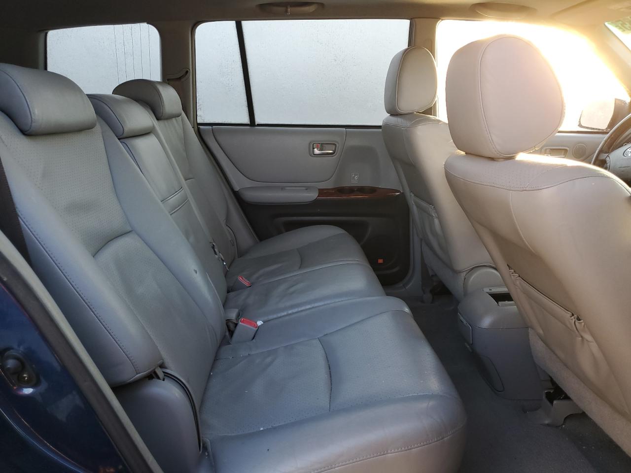 2004 Toyota Highlander - Image 11