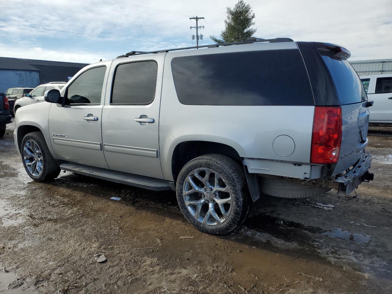 2013 GMC Yukon - Image 2