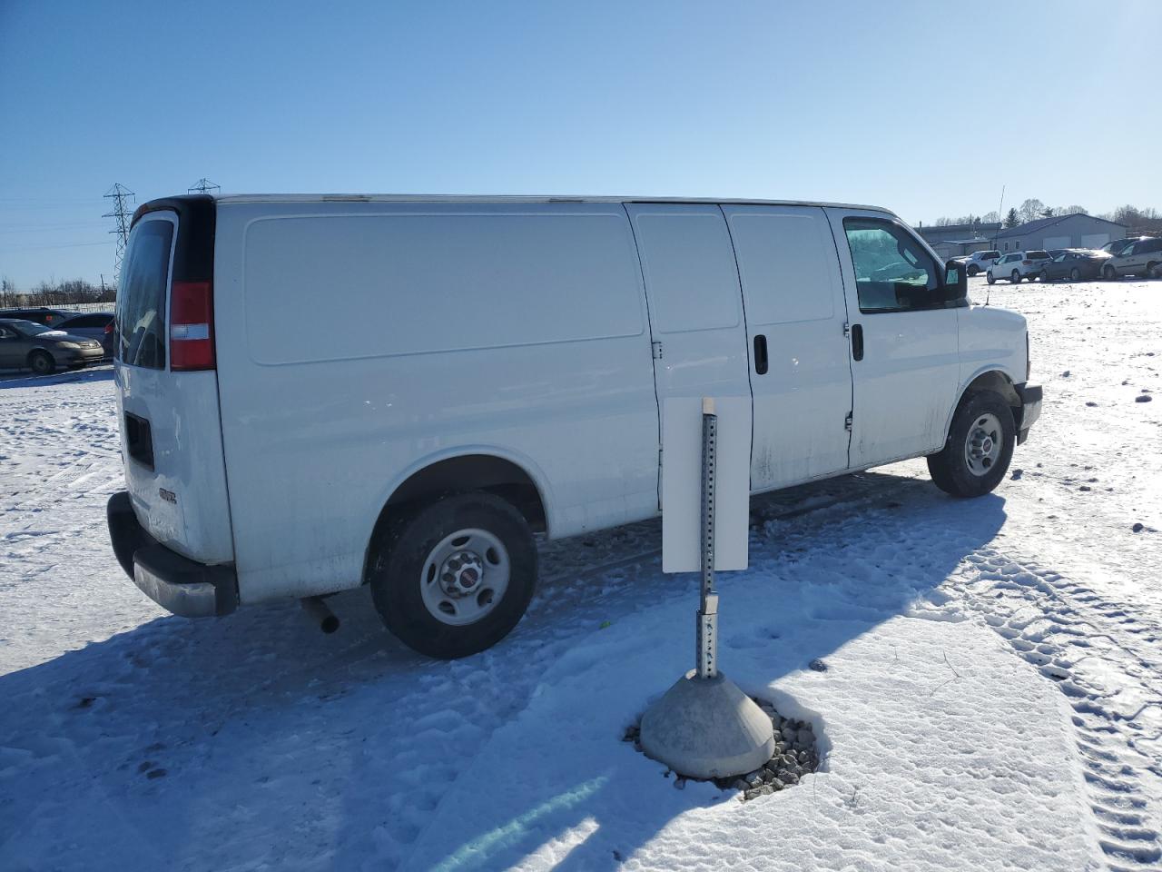 2017 GMC Savana - Image 3