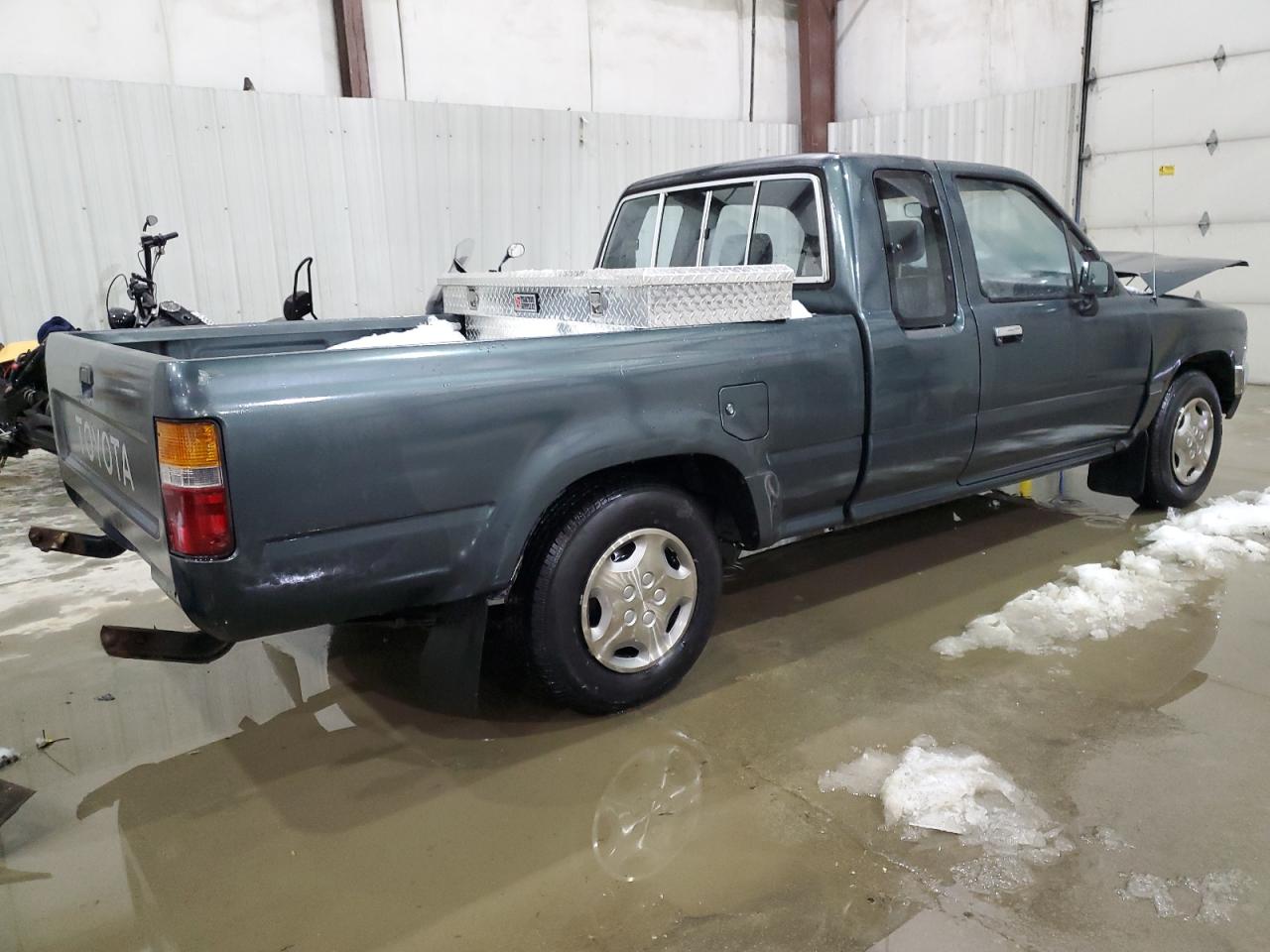 1992 Toyota Pickup - Image 3