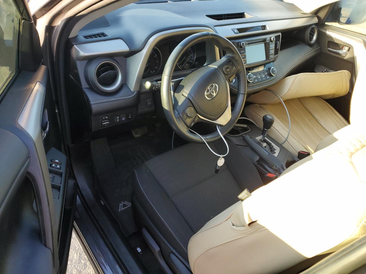 2018 Toyota RAV 4 - Image 8