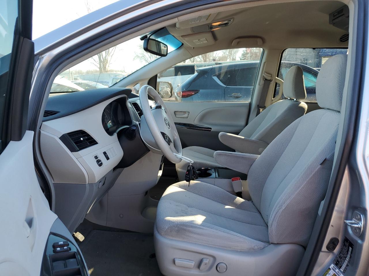 2013 Toyota Sienna - Image 7