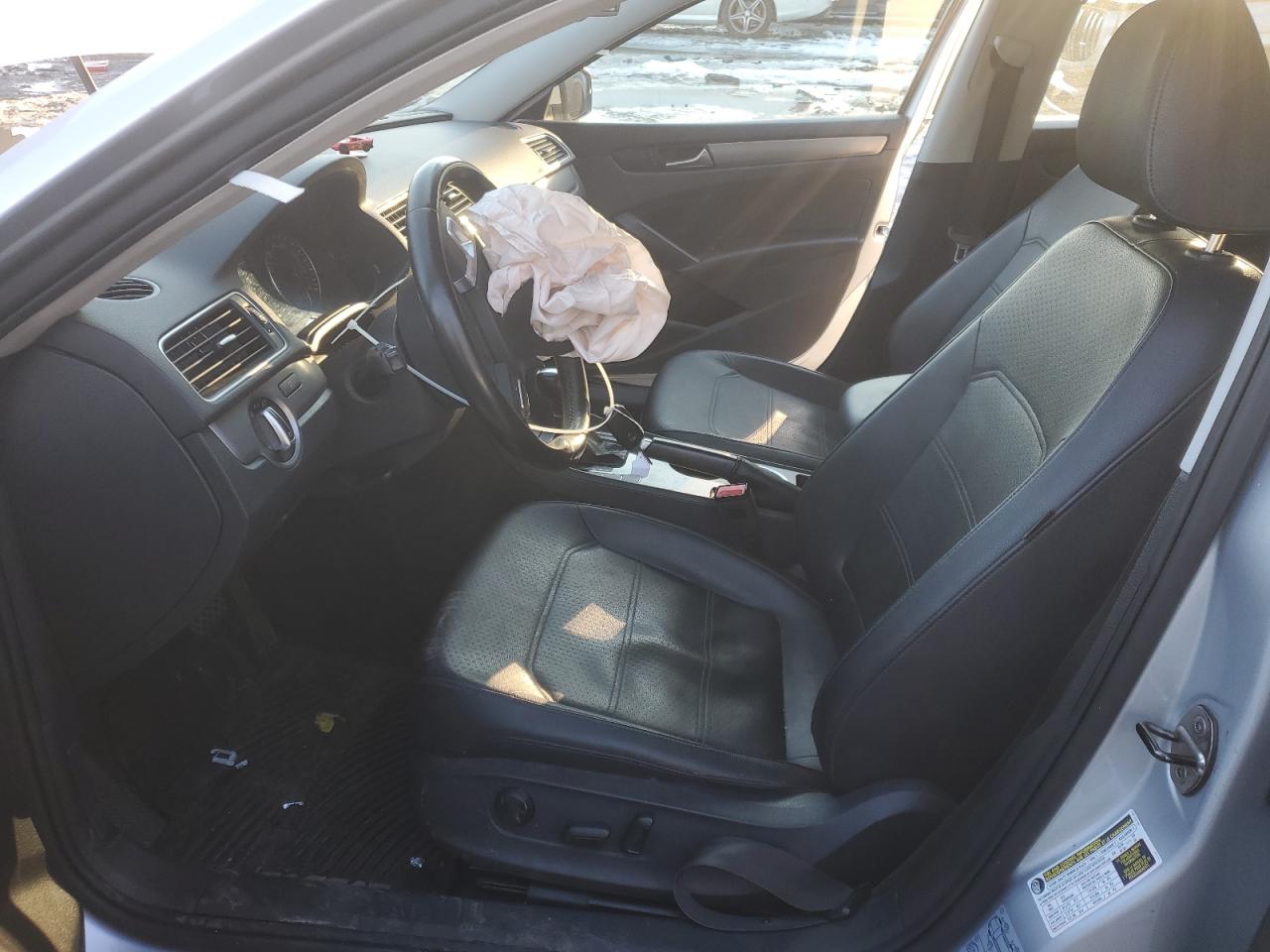 2014 Volkswagen Passat - Image 7