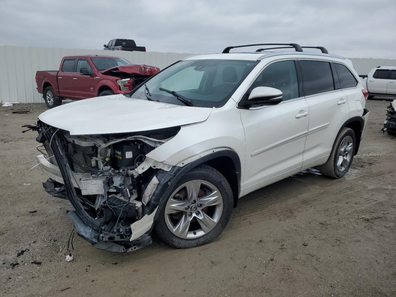 2019 Toyota Highlander - Image 1