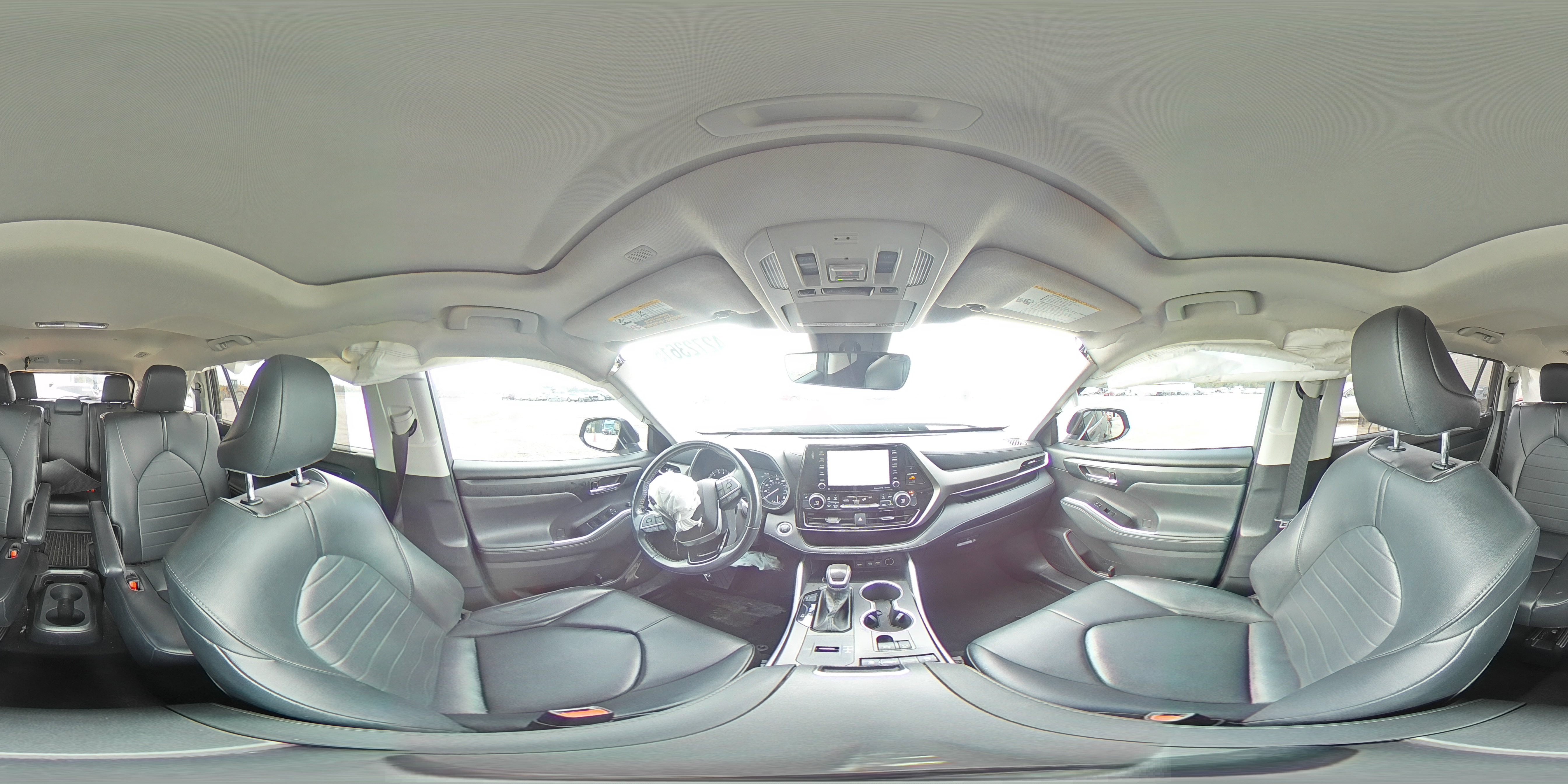 2021 Toyota Highlander - Image 13
