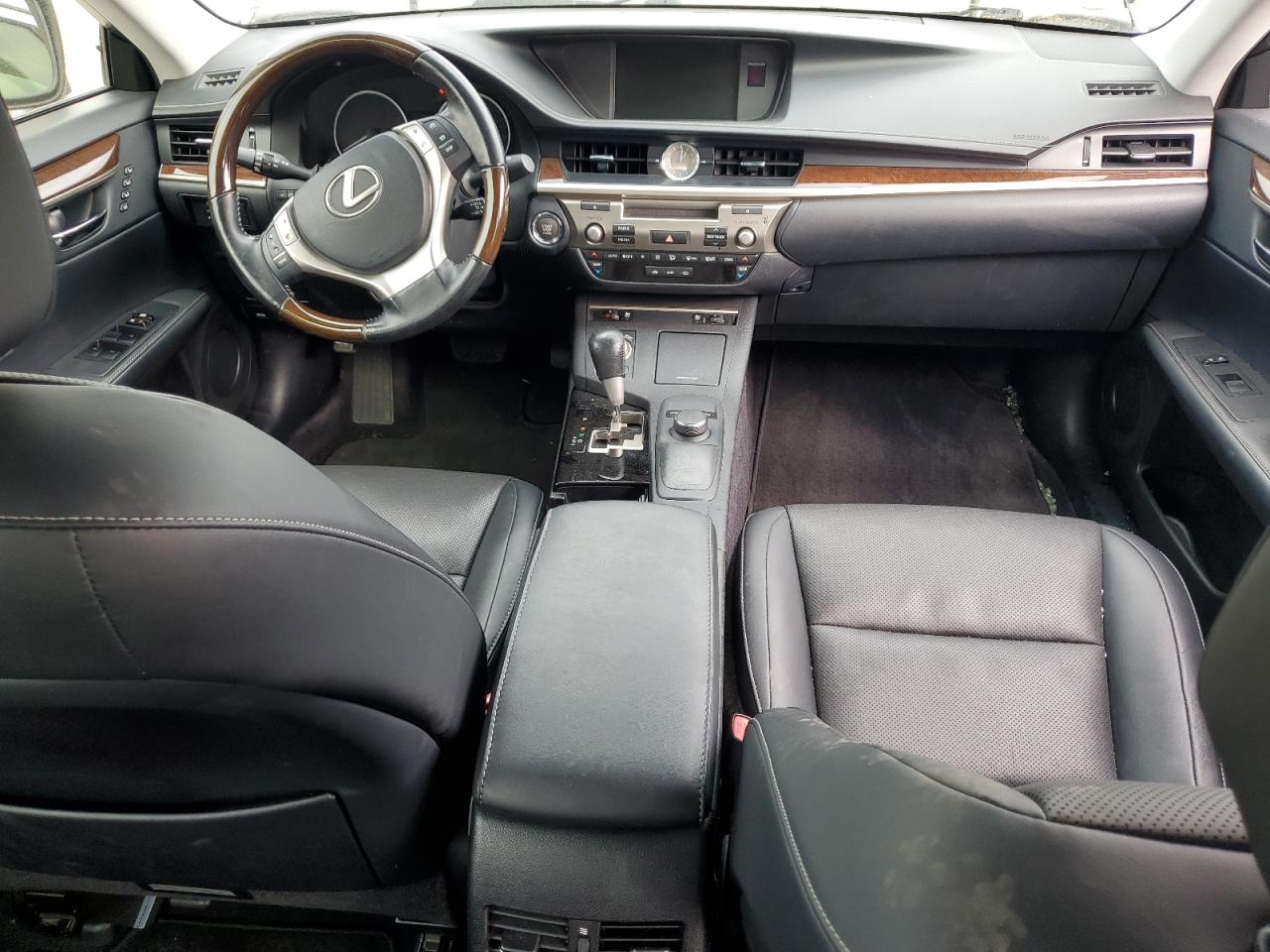 2015 Lexus ES - Image 8