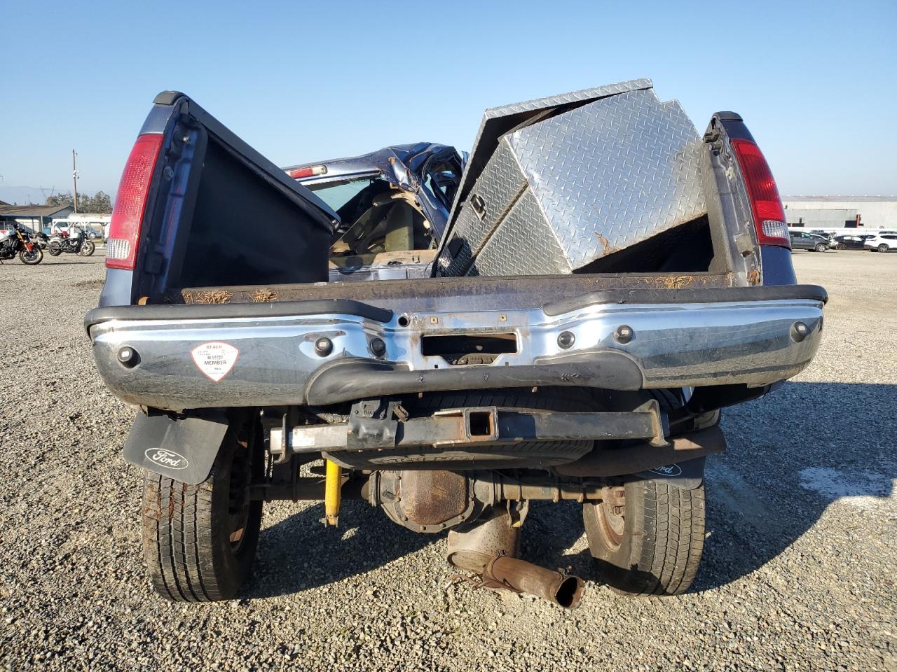 2005 Ford F350 - Image 6