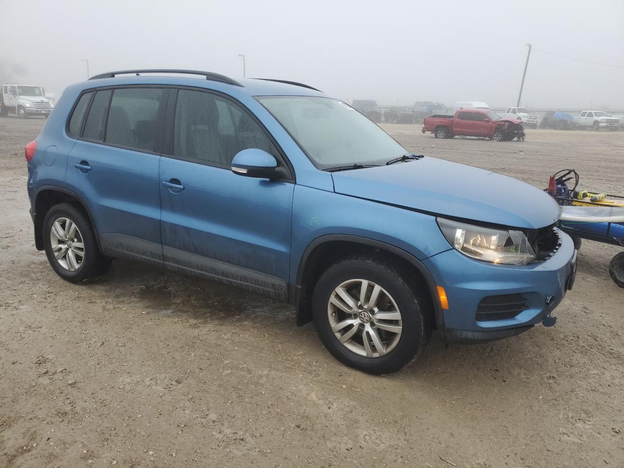 2017 Volkswagen Tiguan - Image 4