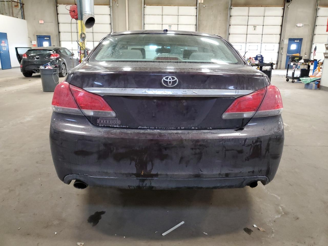 2011 Toyota Avalon - Image 6