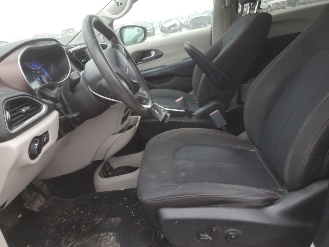 2017 Chrysler Pacifica - Image 7