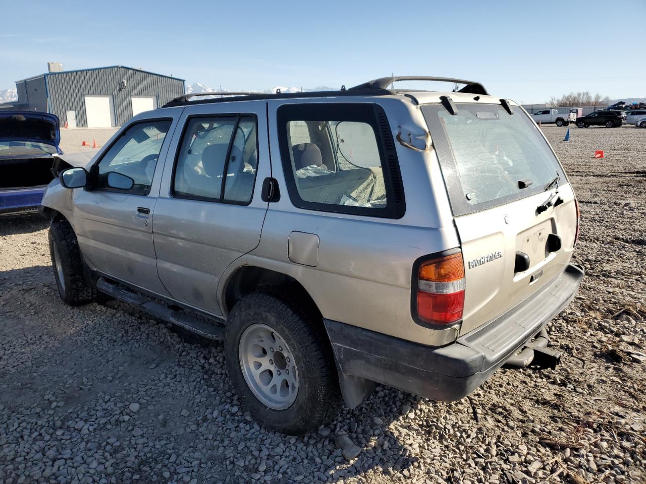 1997 Nissan Pathfinder - Image 2