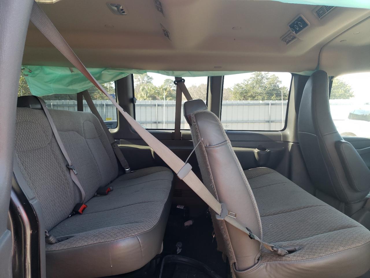 2017 Chevrolet Express - Image 11