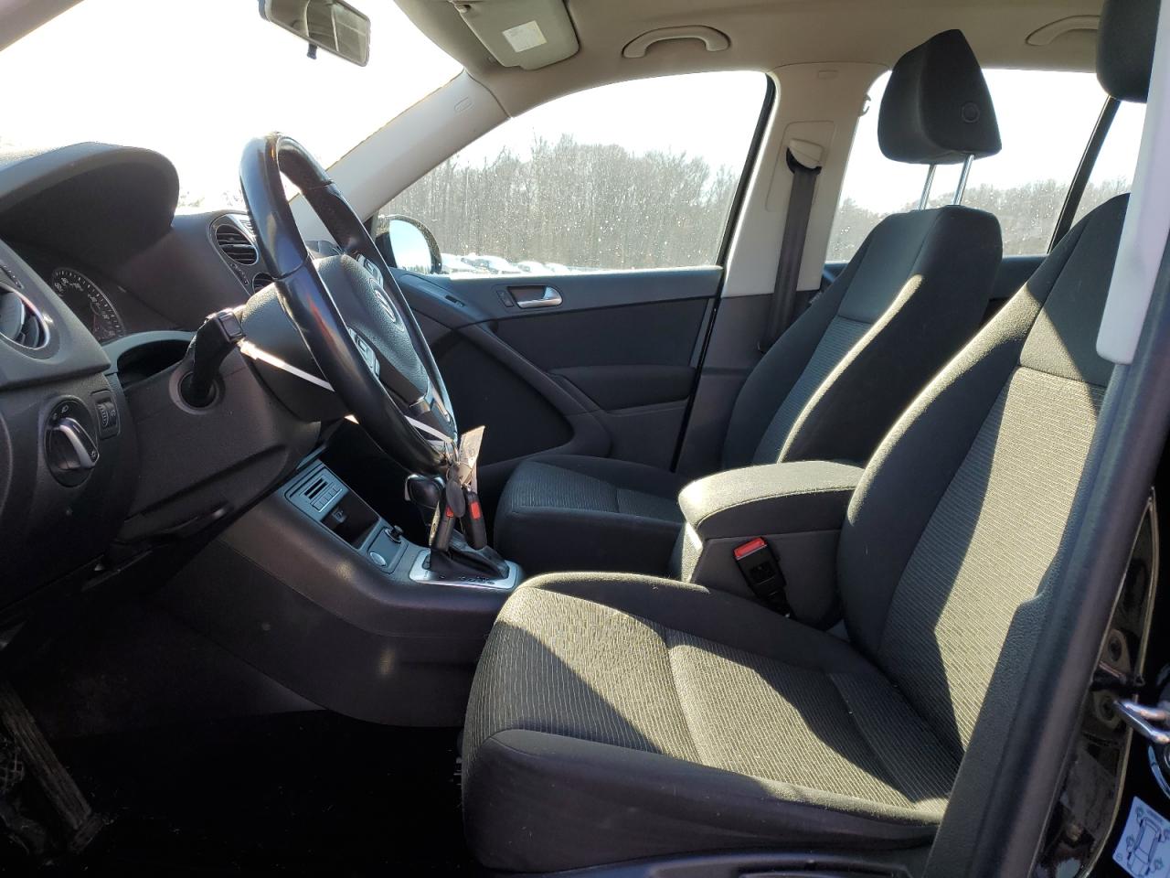 2018 Volkswagen Tiguan - Image 7