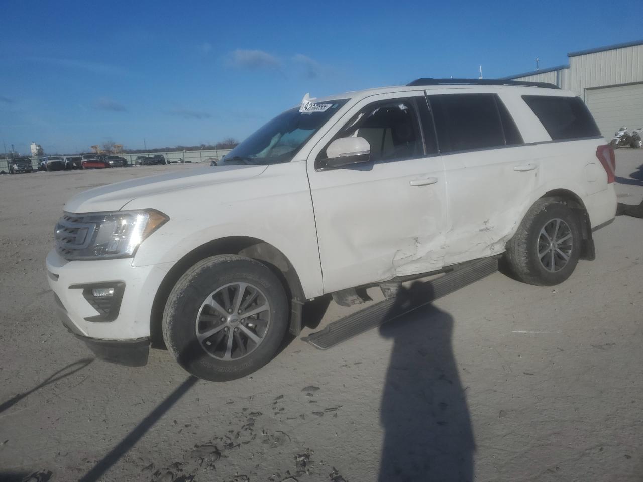 2021 Ford Expedition Xlt for Sale in Kansas City, KS - Side