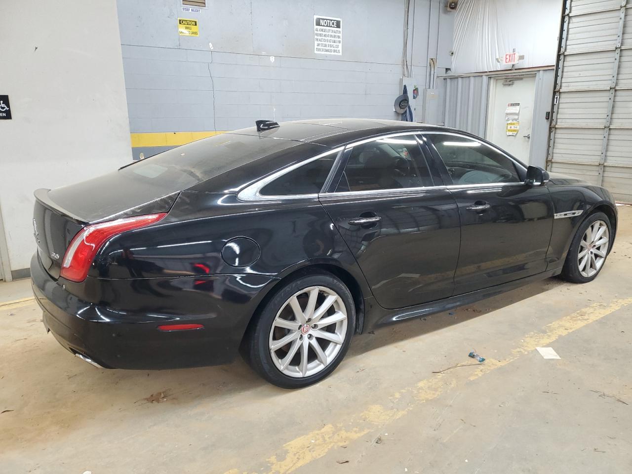 VIN SAJWA1C73G8V93601 2016 JAGUAR XJ no.3