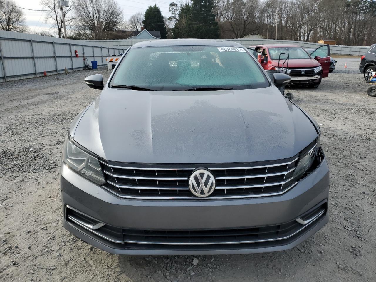 2016 Volkswagen Passat - Image 5