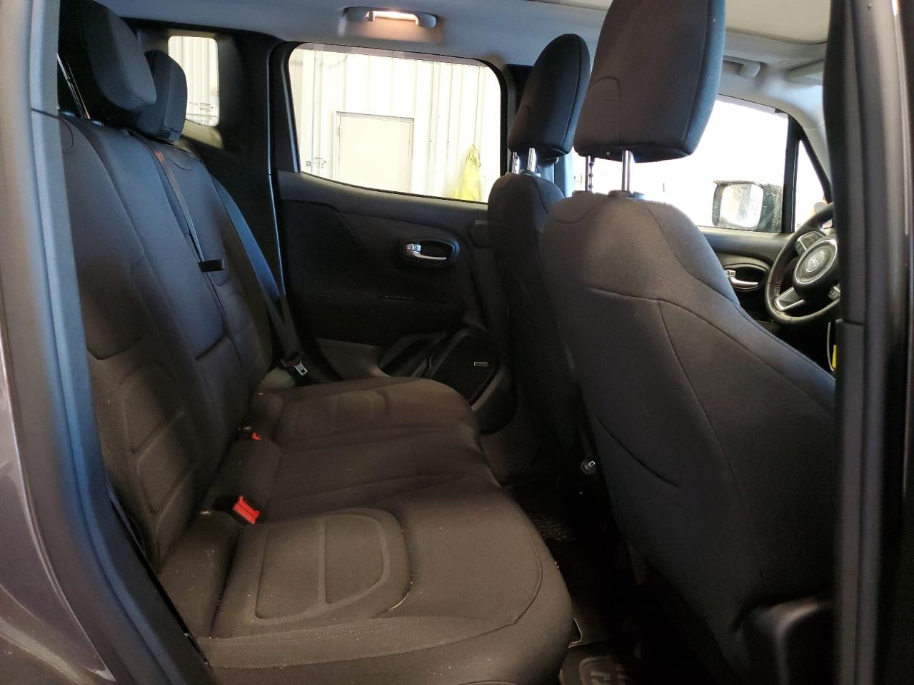 2021 Jeep Renegade - Image 11