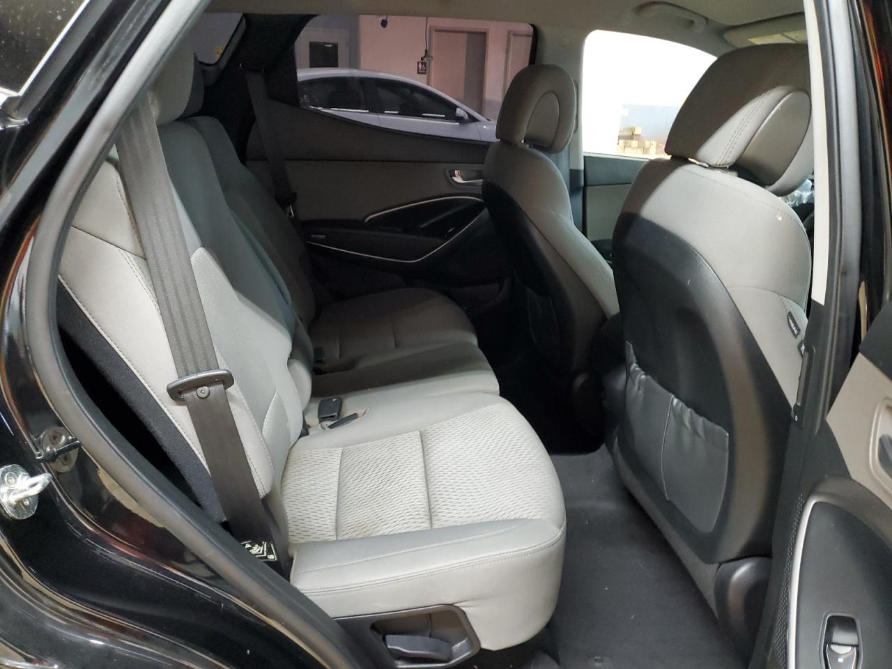2018 Hyundai Santa Fe - Image 11