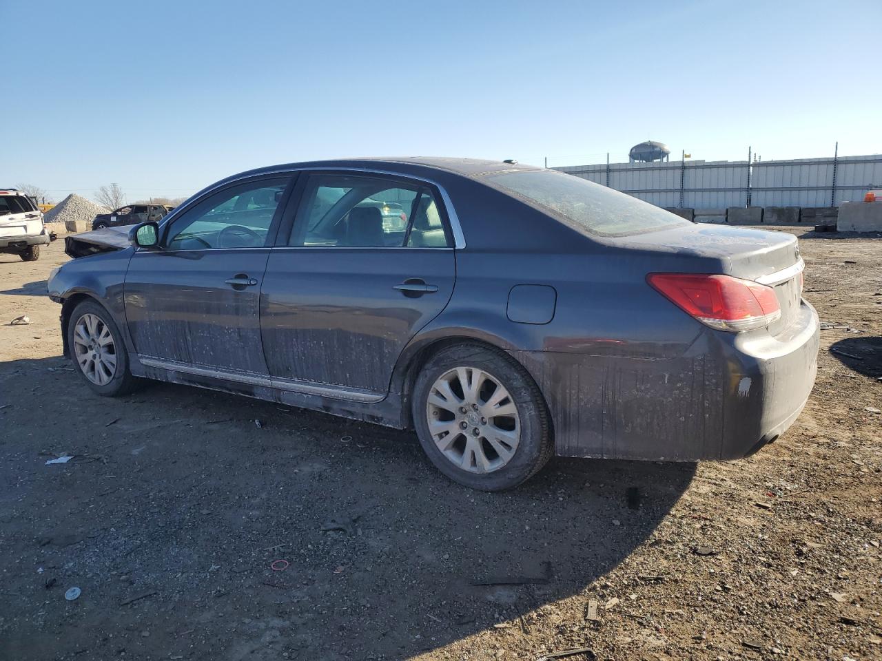 2011 Toyota Avalon - Image 2
