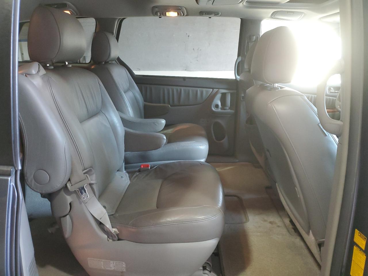 2007 Toyota Sienna - Image 11