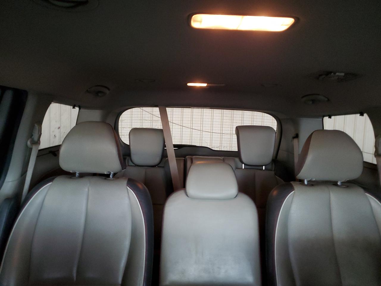 2016 Kia Sedona - Image 10