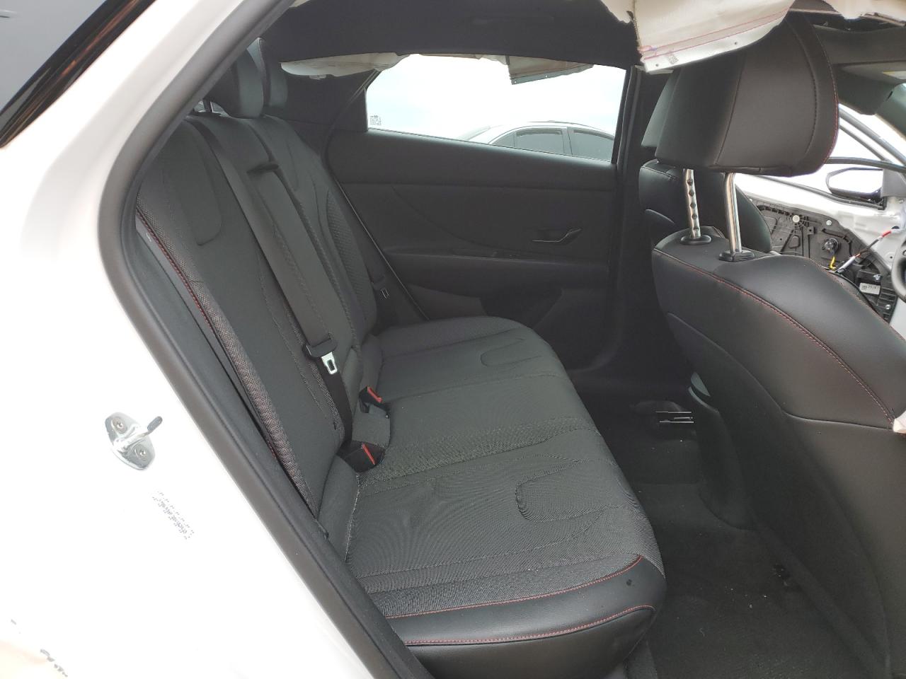 2021 Hyundai Elantra - Image 11