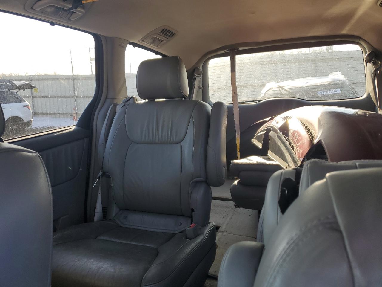 2007 Toyota Sienna - Image 10
