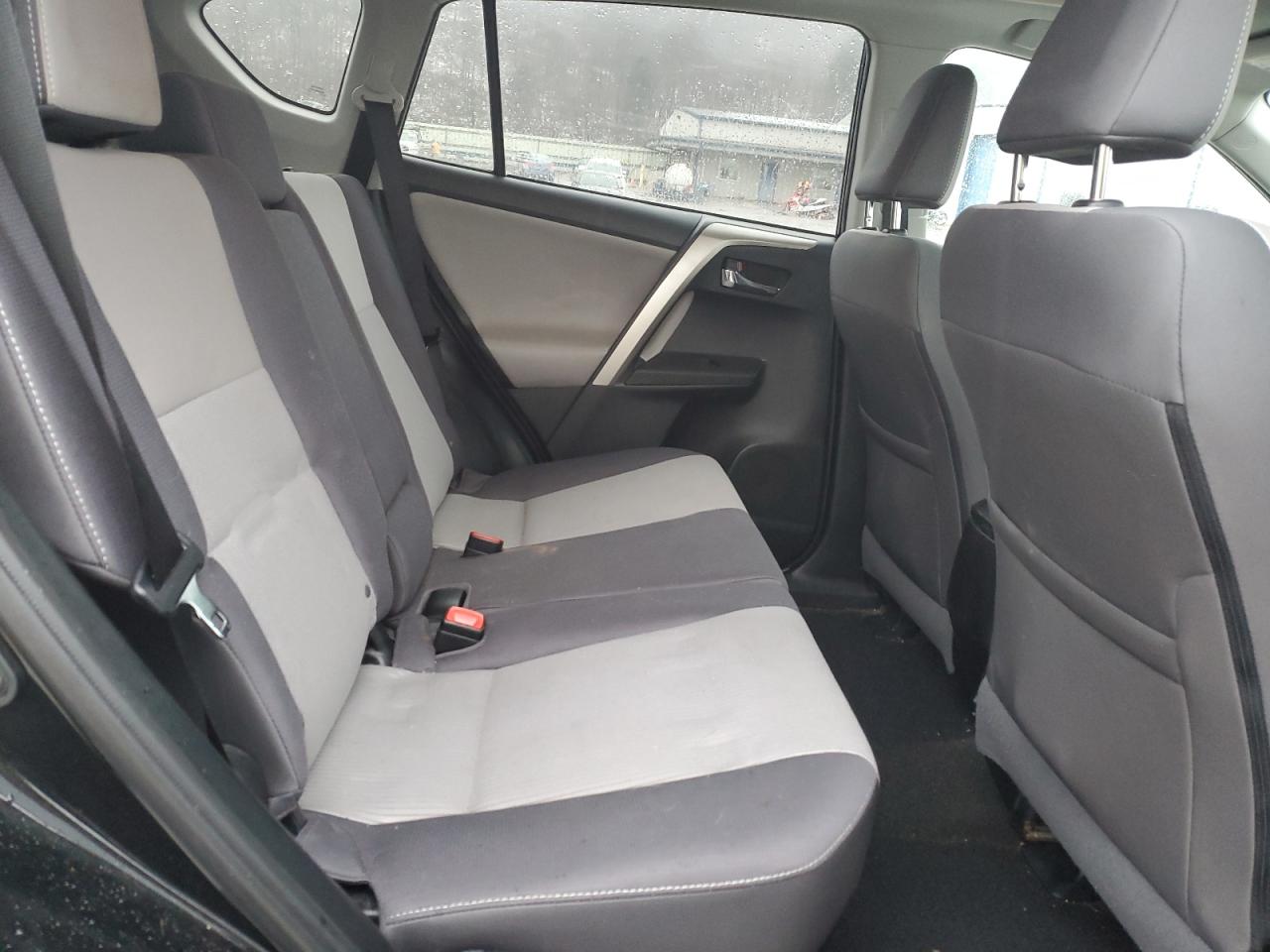 2015 Toyota RAV 4 - Image 12