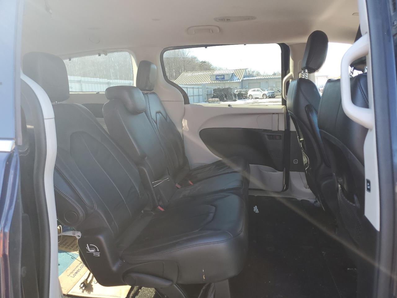2017 Chrysler Pacifica - Image 11